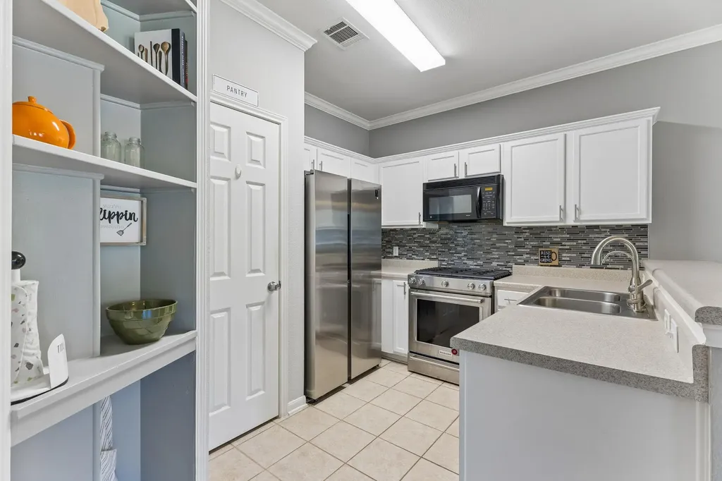 8909 Mountain Shadows Cove Austin TX 78735