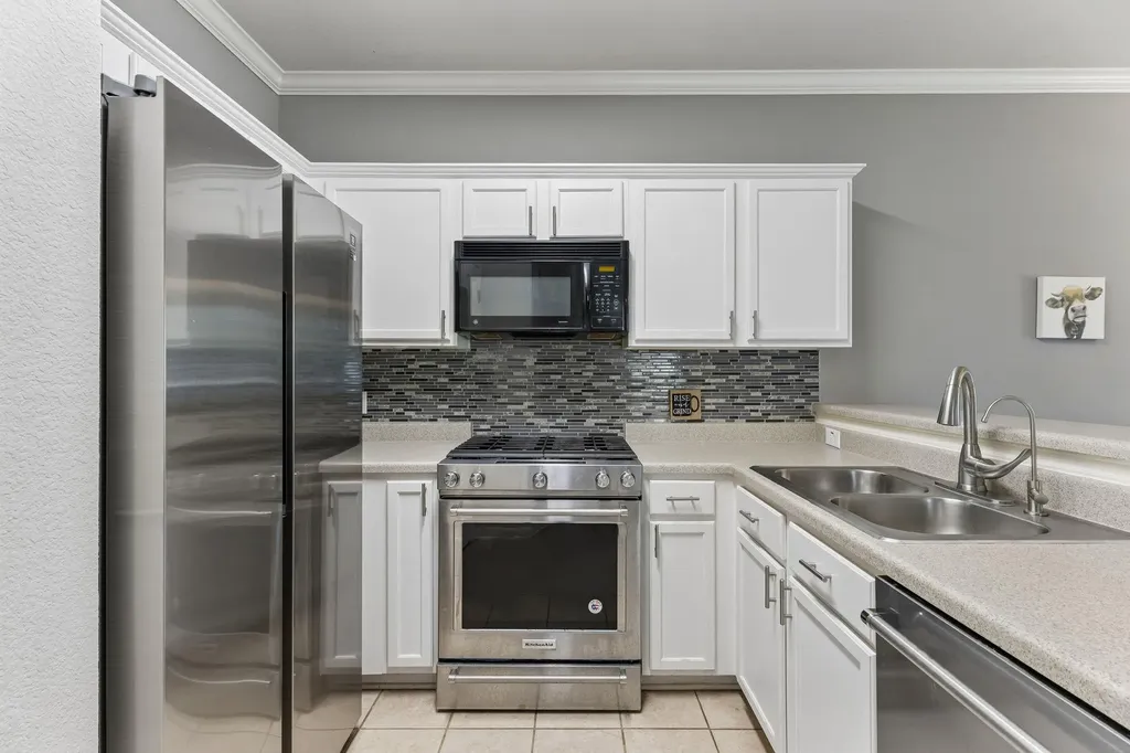 8909 Mountain Shadows Cove Austin TX 78735
