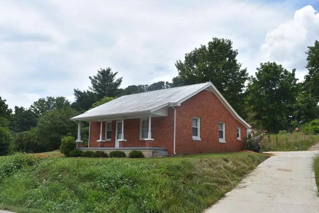 505 S Young Street Sparta TN 38583