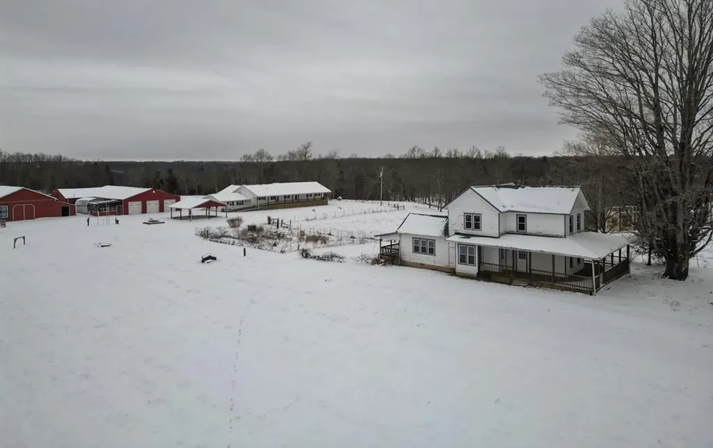 1157 Burrville Road Sunbright TN 37872