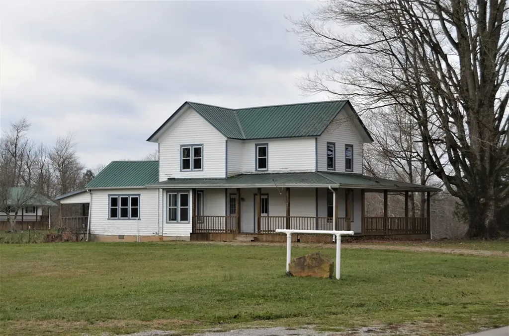 1157 Burrville Road Sunbright TN 37872