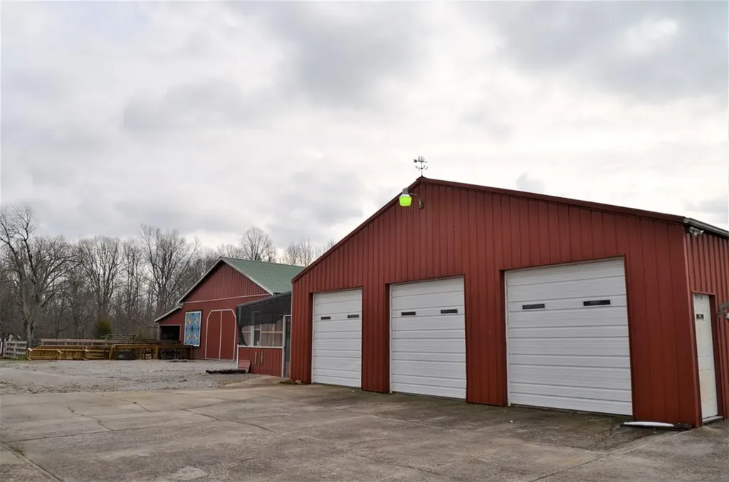 1157 Burrville Road Sunbright TN 37872