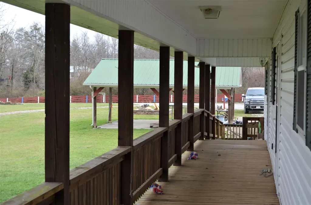 1157 Burrville Road Sunbright TN 37872