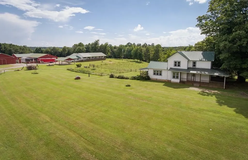 1157 Burrville Road Sunbright TN 37872