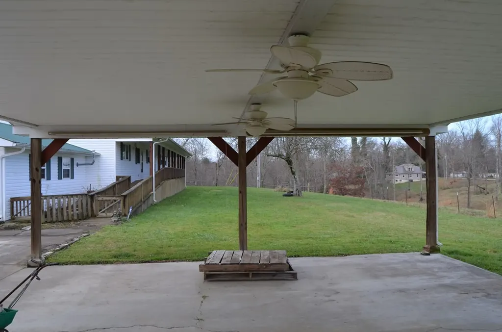 1157 Burrville Road Sunbright TN 37872