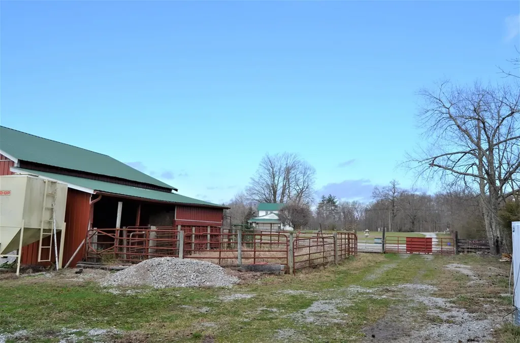 1157 Burrville Road Sunbright TN 37872