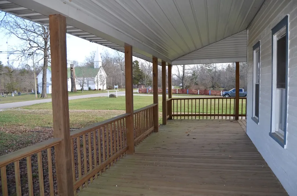 1157 Burrville Road Sunbright TN 37872