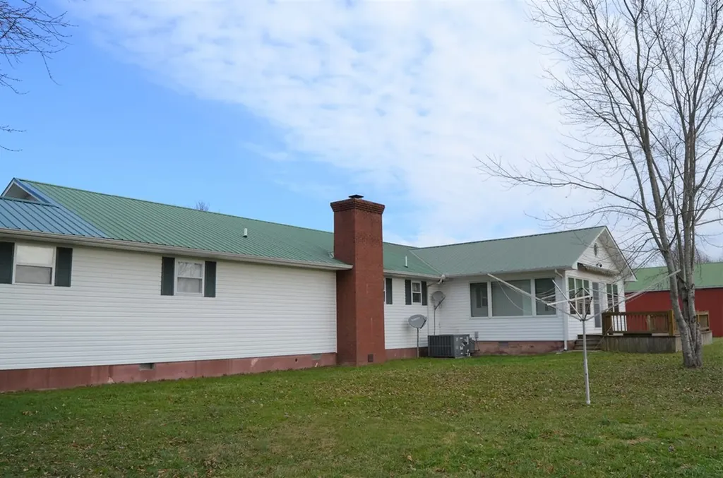 1157 Burrville Road Sunbright TN 37872