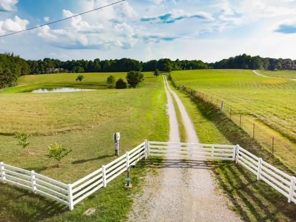 8705 Medlin Road Baxter TN 38544