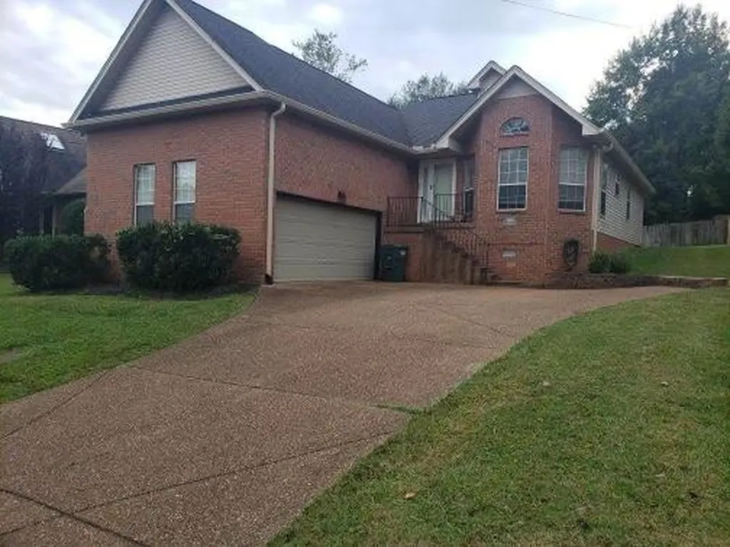 1420 S Woodfield Nashville TN 37211