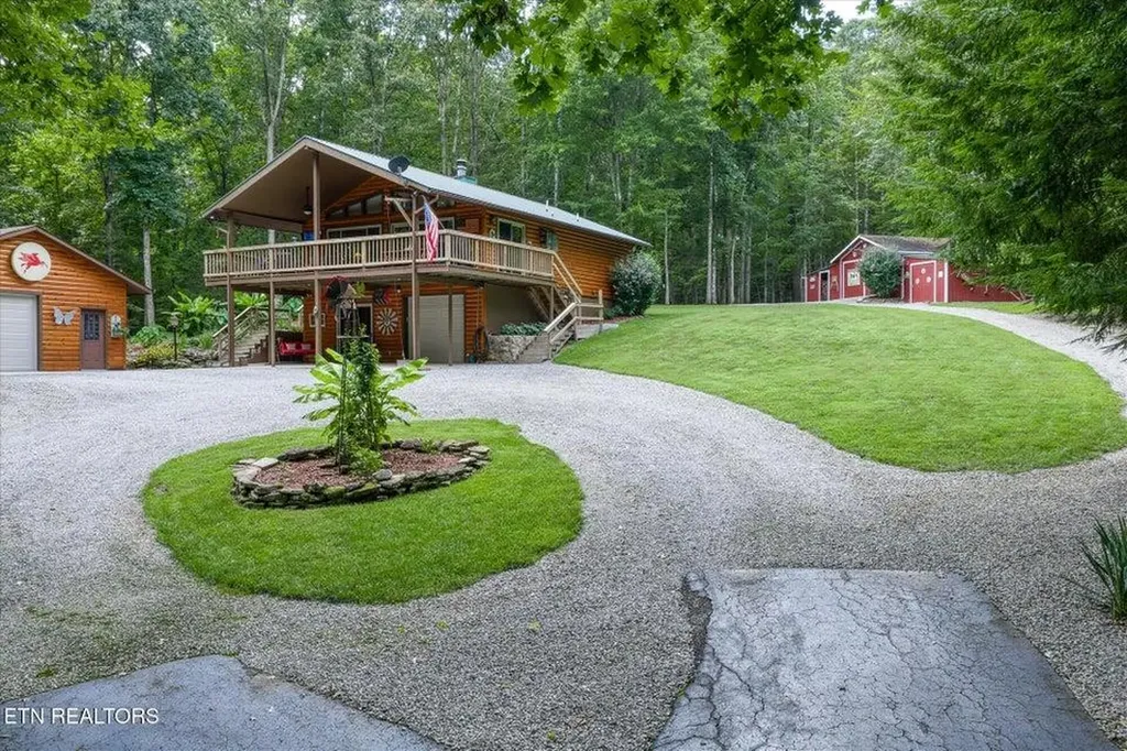 715 White Oak Road Monterey TN 38574