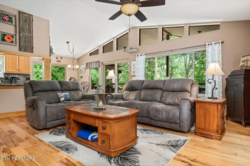 715 White Oak Road Monterey TN 38574