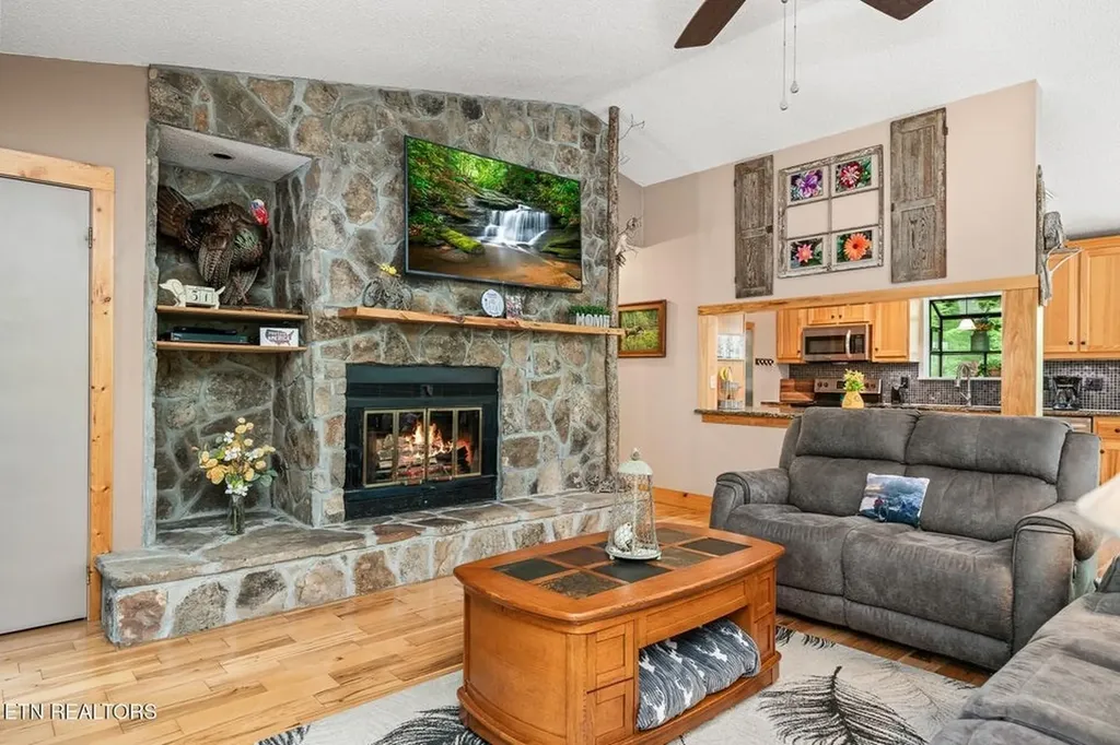 715 White Oak Road Monterey TN 38574