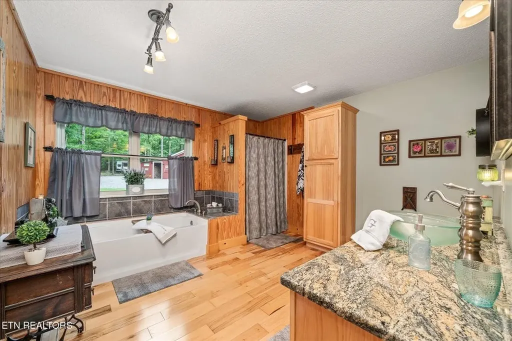 715 White Oak Road Monterey TN 38574