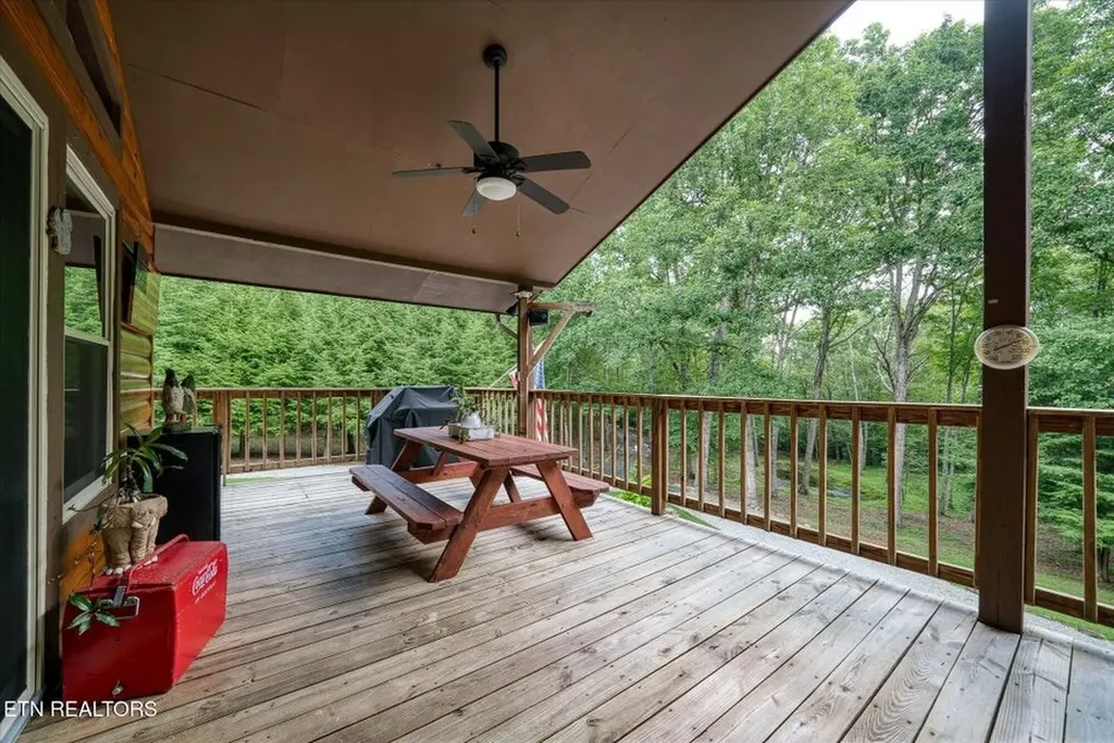 715 White Oak Road Monterey TN 38574