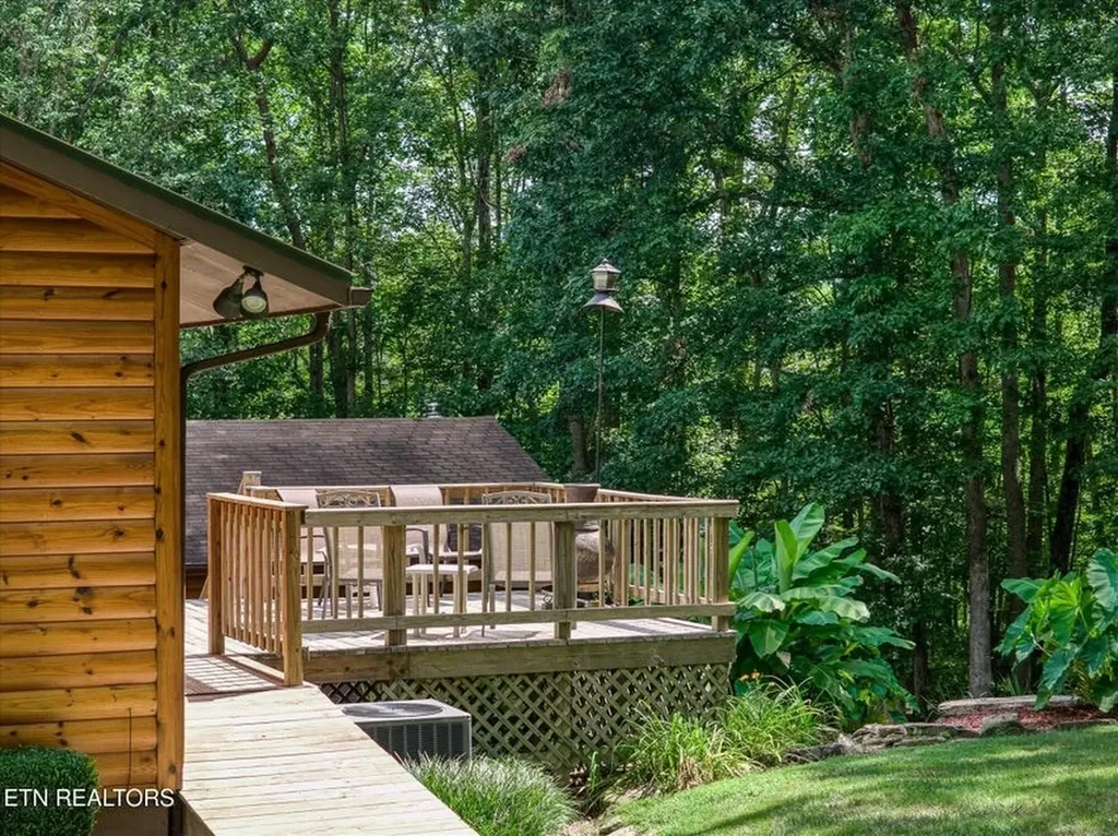 715 White Oak Road Monterey TN 38574