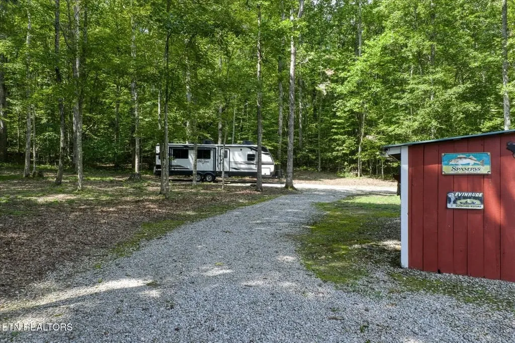 715 White Oak Road Monterey TN 38574