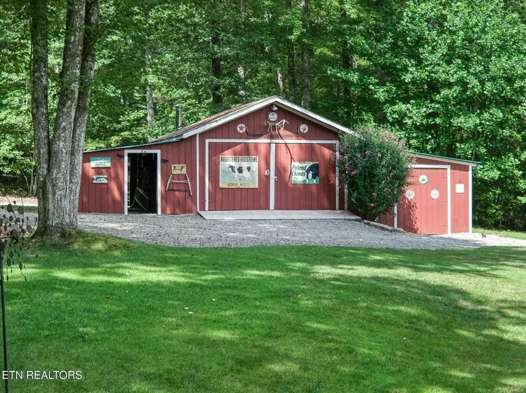 715 White Oak Road Monterey TN 38574