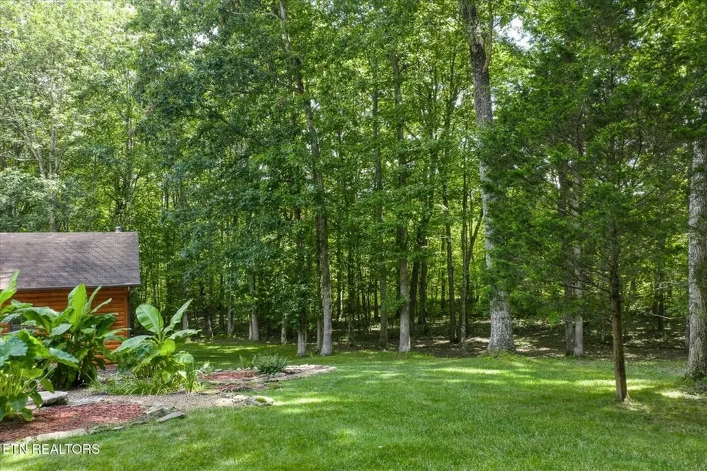 715 White Oak Road Monterey TN 38574