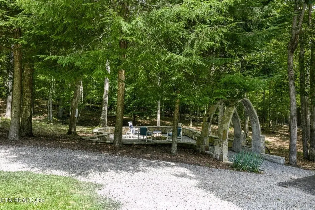 715 White Oak Road Monterey TN 38574