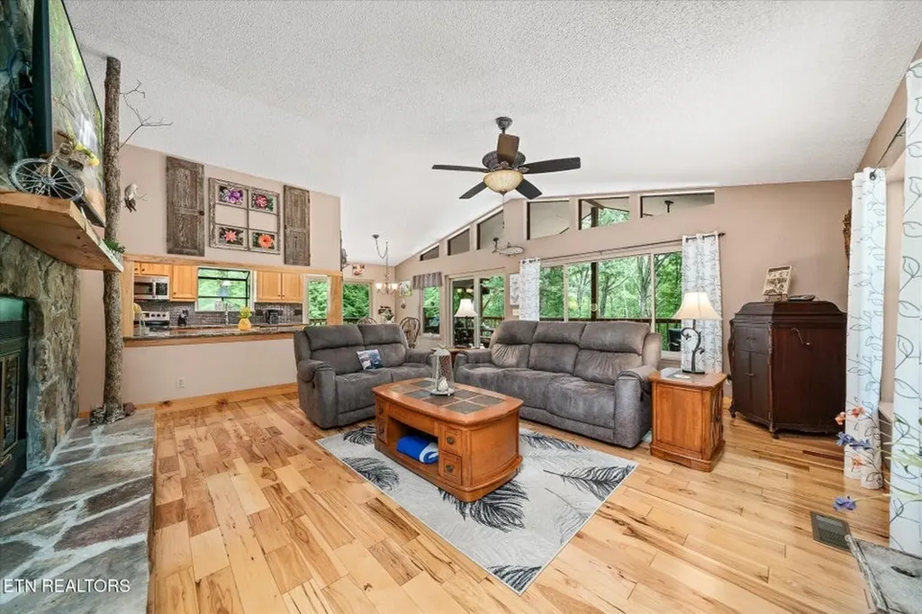 715 White Oak Road Monterey TN 38574