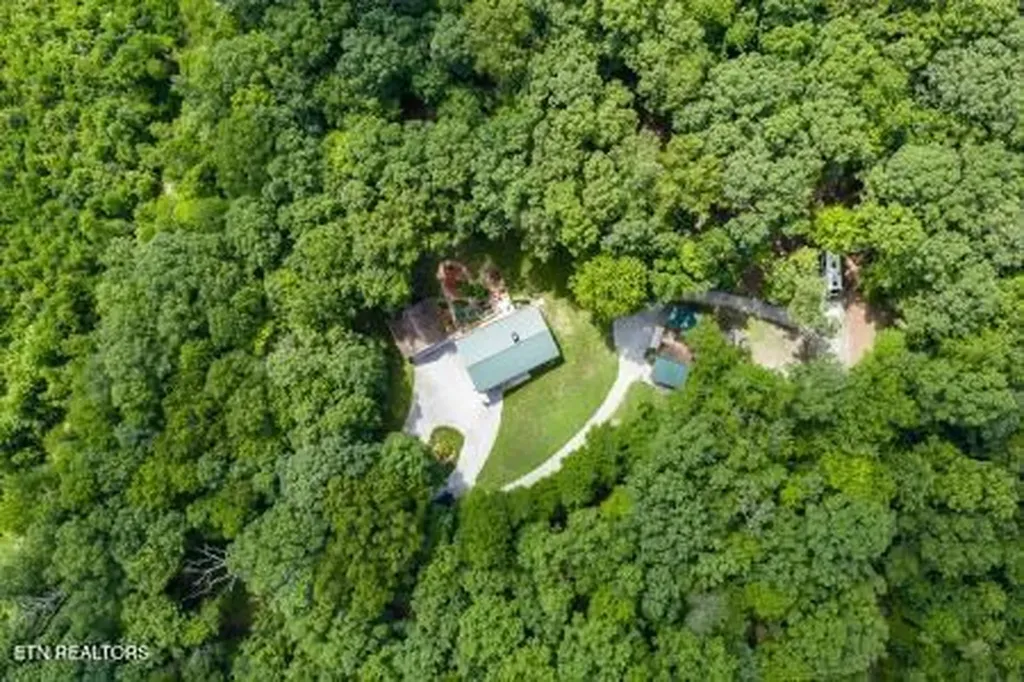 715 White Oak Road Monterey TN 38574