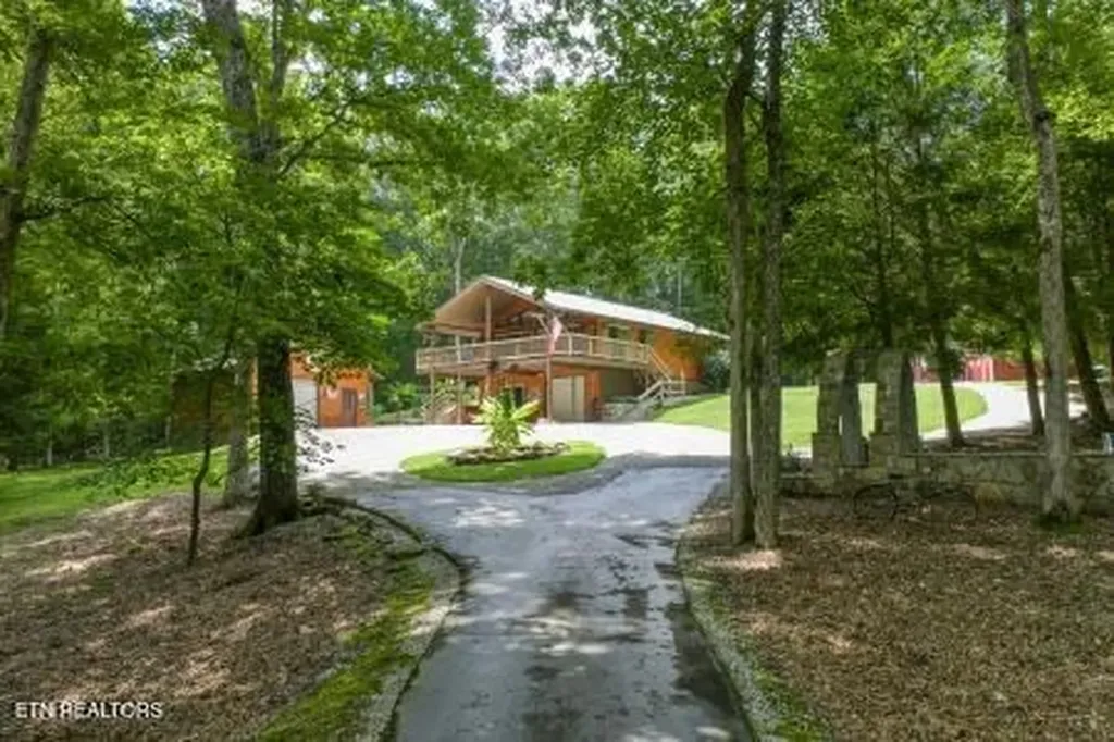 715 White Oak Road Monterey TN 38574