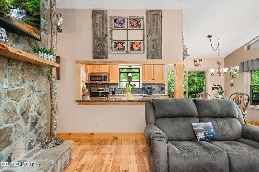 715 White Oak Road Monterey TN 38574