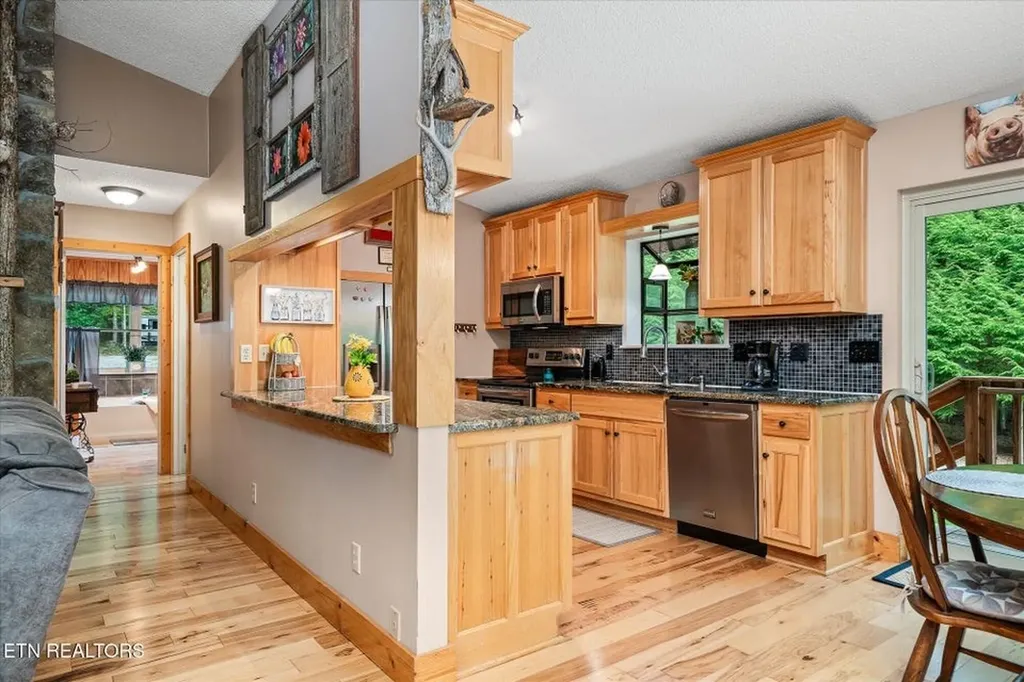 715 White Oak Road Monterey TN 38574