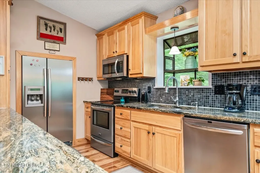 715 White Oak Road Monterey TN 38574