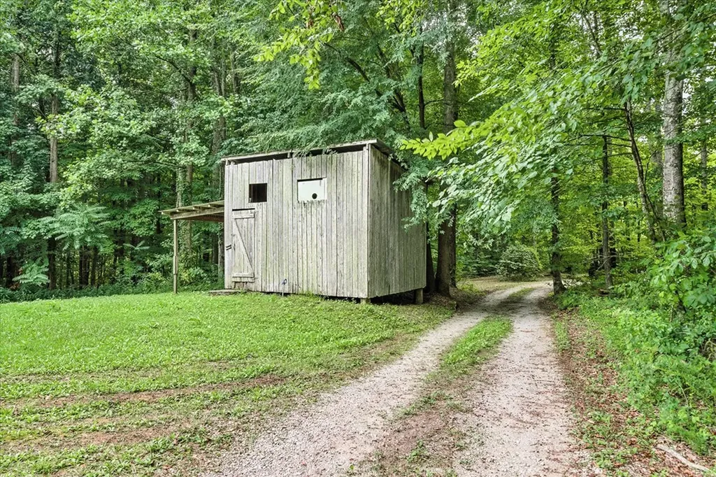 221 Cedar Grove Lane Jamestown TN 38556