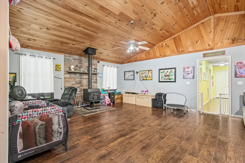 221 Cedar Grove Lane Jamestown TN 38556