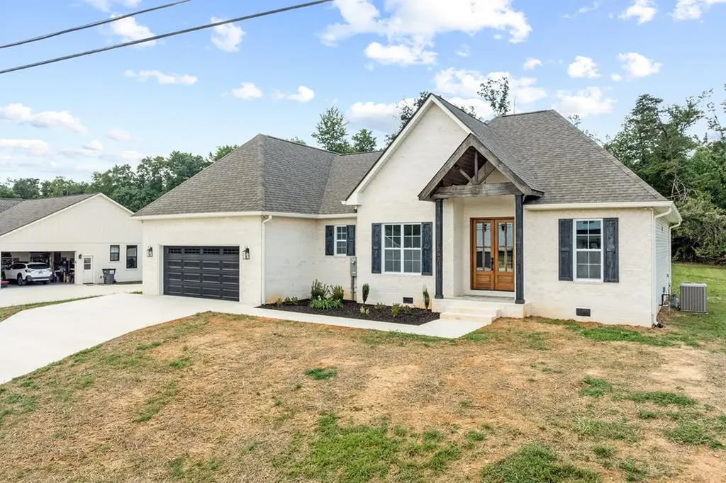 2562 Whispering Oaks Lane Cookeville TN 38502