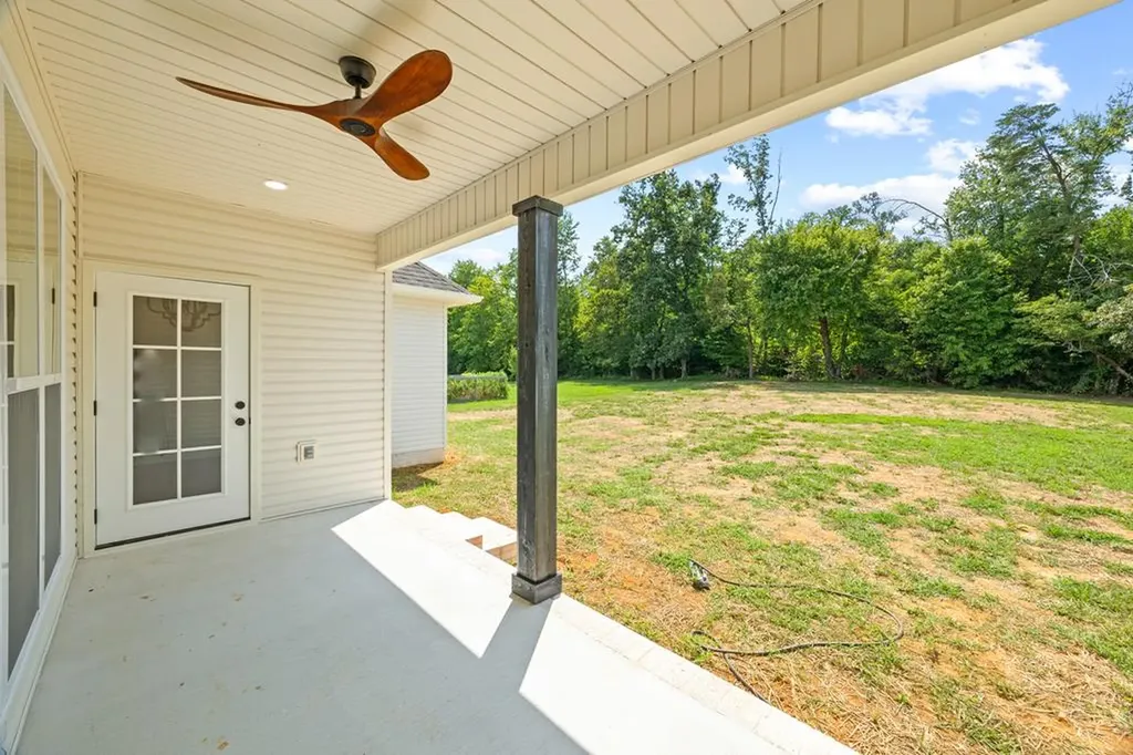 2562 Whispering Oaks Lane Cookeville TN 38502