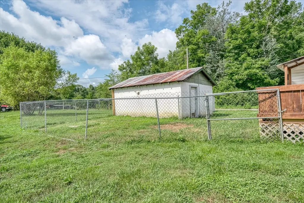 1199 Ashburn Road Monterey TN 38574