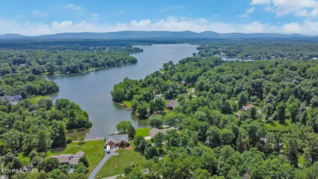 8621 Cherokee Trail Crossville TN 38572