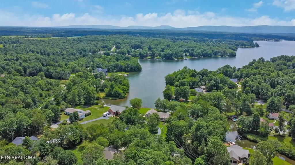 8621 Cherokee Trail Crossville TN 38572