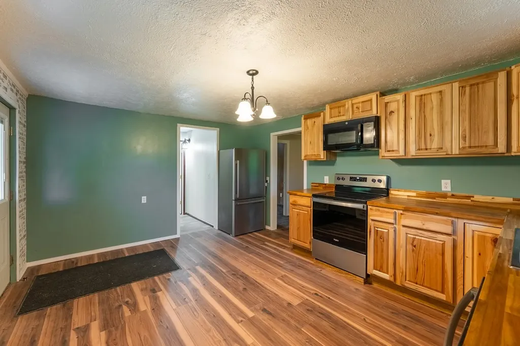 2530 Roslin Road Deer Lodge TN 37726