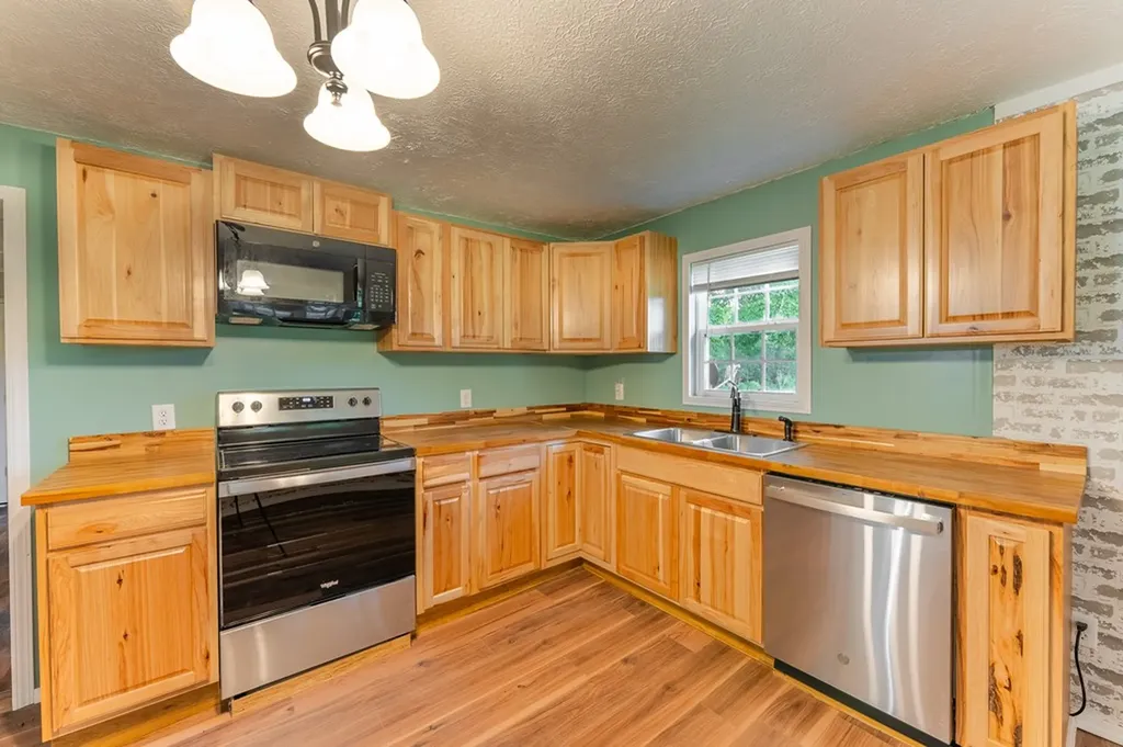 2530 Roslin Road Deer Lodge TN 37726