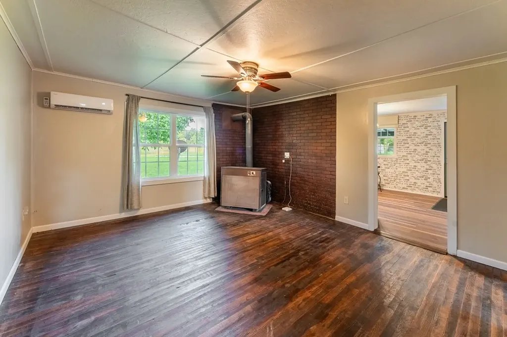 2530 Roslin Road Deer Lodge TN 37726