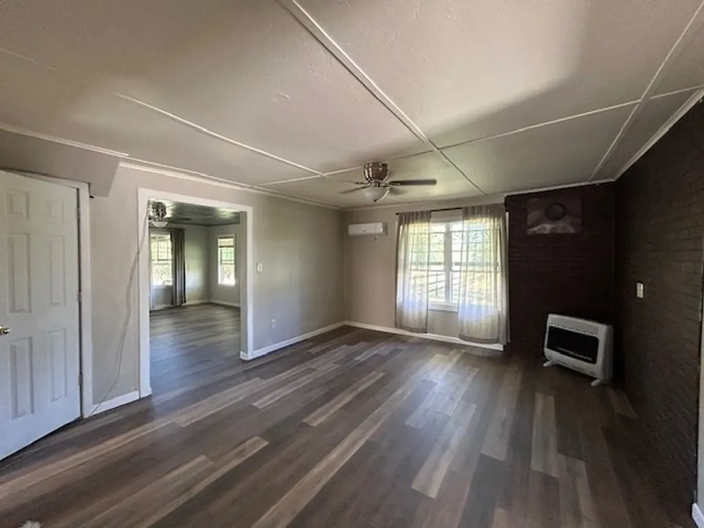 2530 Roslin Road Deer Lodge TN 37726