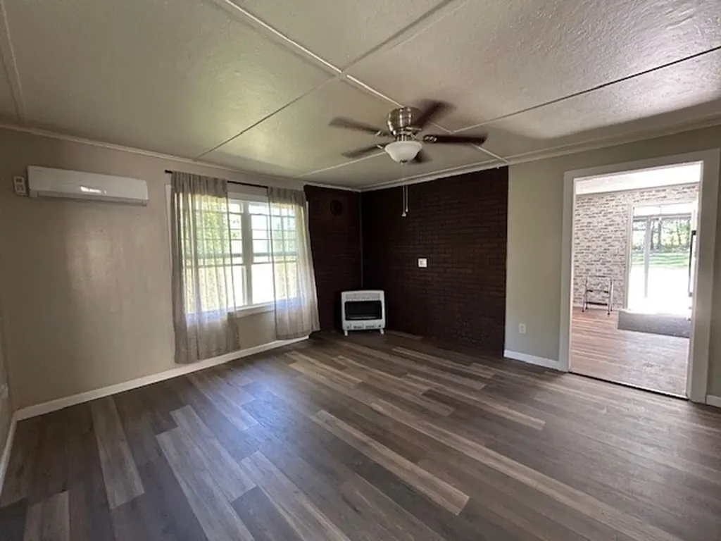 2530 Roslin Road Deer Lodge TN 37726