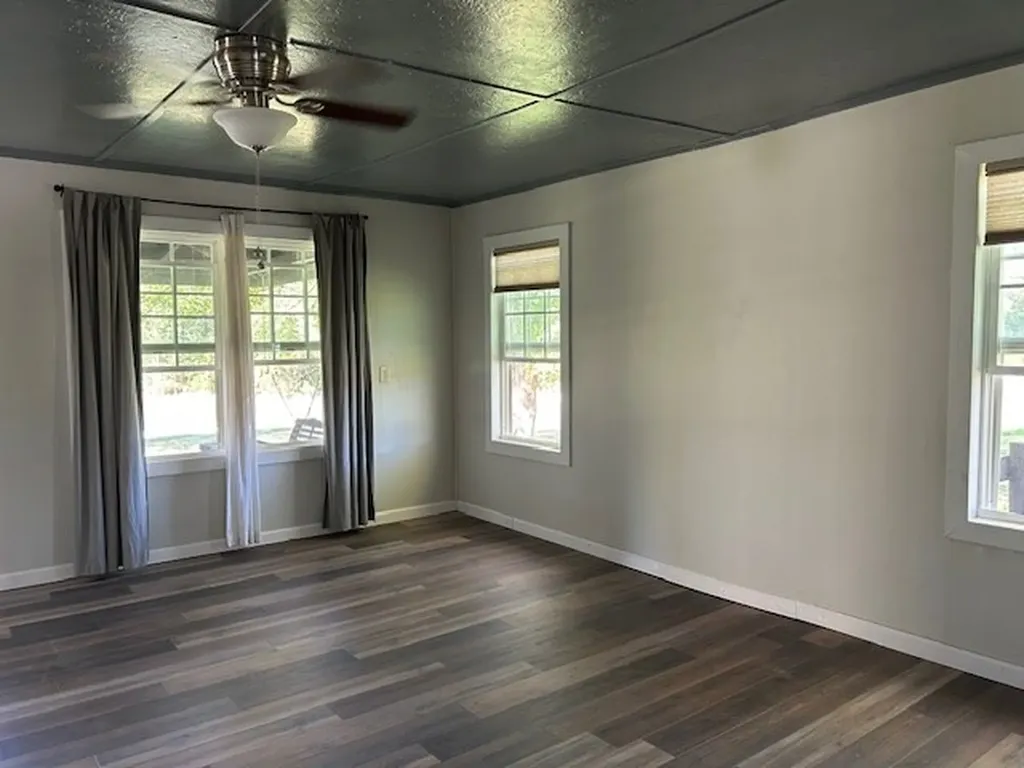 2530 Roslin Road Deer Lodge TN 37726