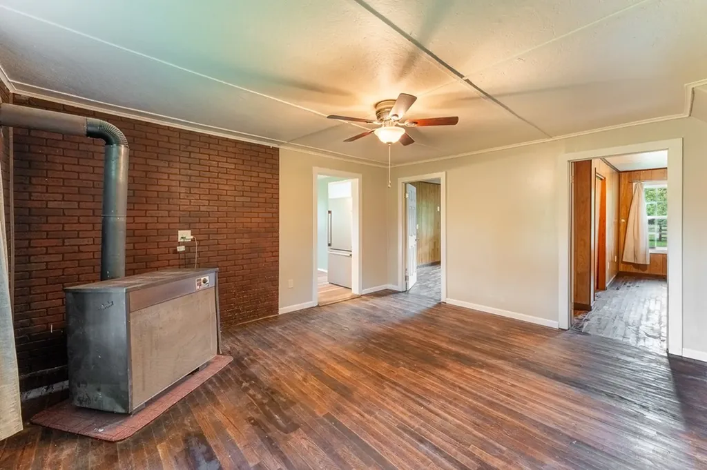 2530 Roslin Road Deer Lodge TN 37726