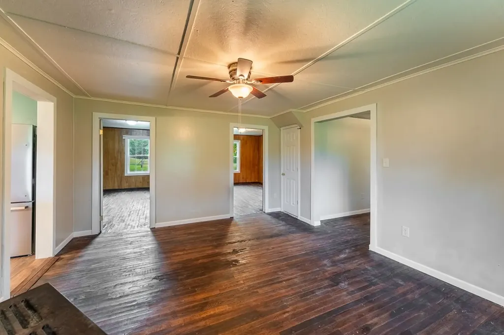 2530 Roslin Road Deer Lodge TN 37726