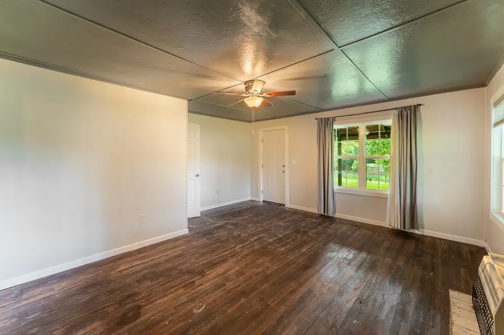 2530 Roslin Road Deer Lodge TN 37726