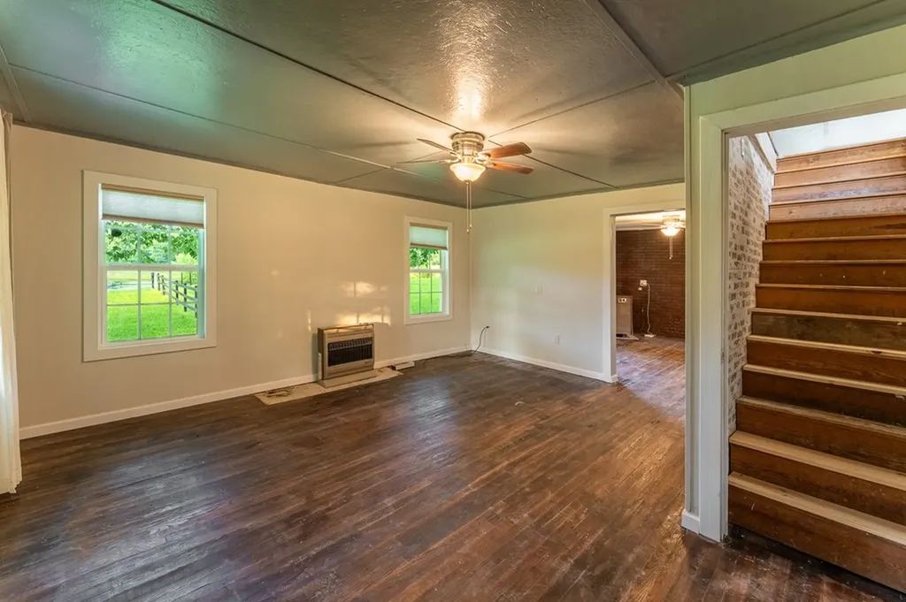 2530 Roslin Road Deer Lodge TN 37726