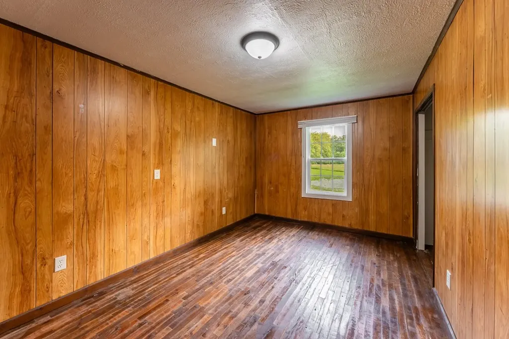 2530 Roslin Road Deer Lodge TN 37726