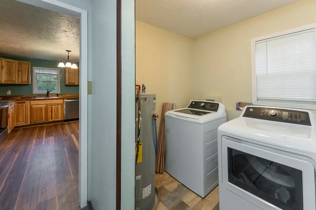 2530 Roslin Road Deer Lodge TN 37726