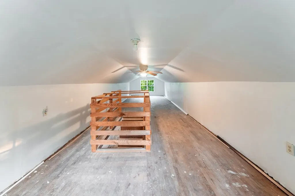 2530 Roslin Road Deer Lodge TN 37726